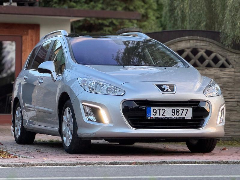 Peugeot 308 1.6i 1.MAJITEL ČR GARÁŽOVÁNO - fotka 3 z 26