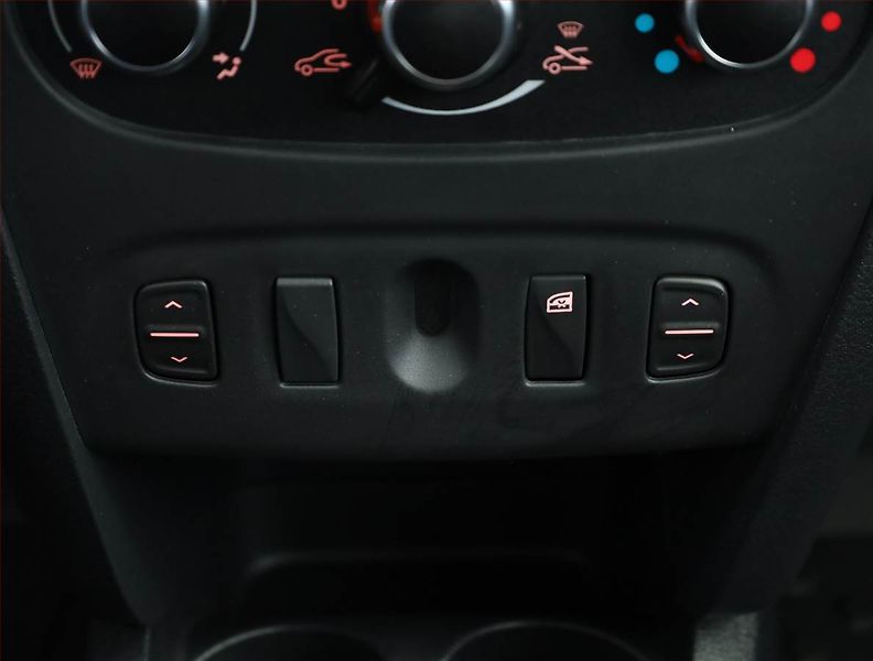 Dacia Logan (2019) 1.0 SCe, Park. senzory - fotka 10 z 15
