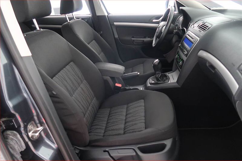 Škoda Octavia (2010) Ambiente 1.6 TDI 4x4, 4X4 - fotka 9 z 17