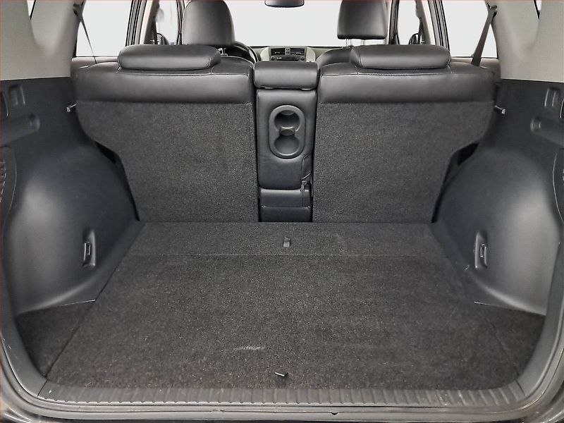 Toyota RAV4 (2010) 2.2 D-4D, 4X4, Tempomat - fotka 13 z 17