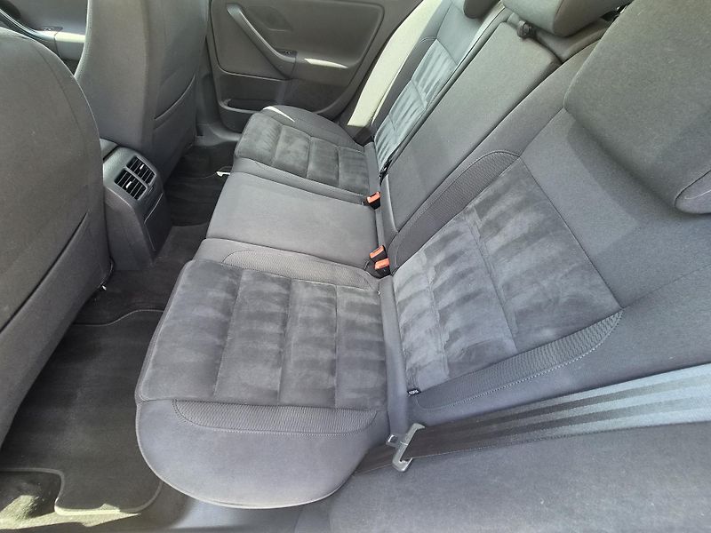 Volkswagen Golf 2,0 TDI HIGHL - fotka 8 z 23