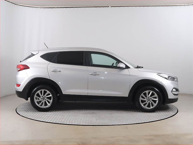 Hyundai Tucson (2018) 1.7 CRDi, Automat, Xenony - fotka 6 z 17