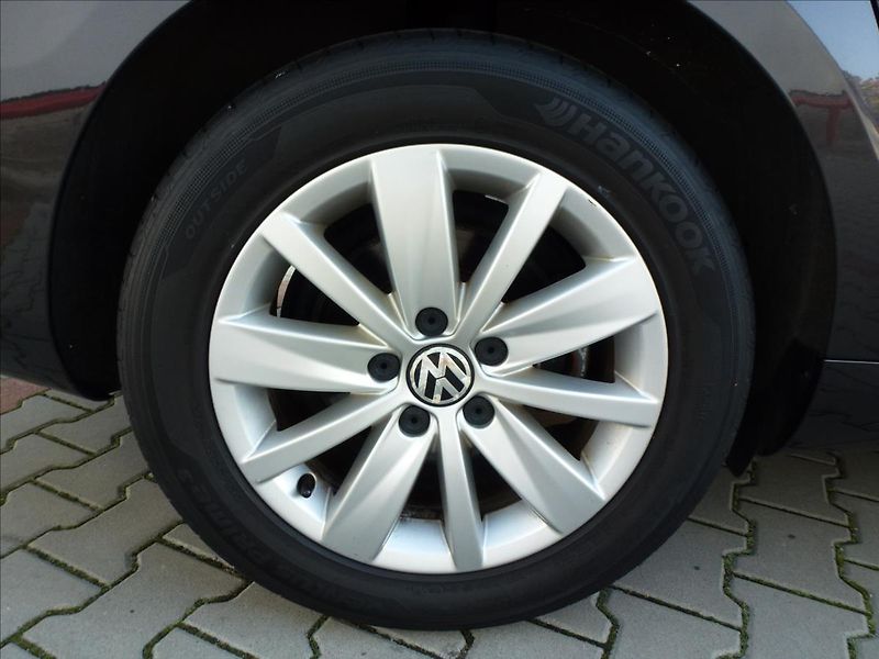 Volkswagen Passat 1,6 TDI Serviska, TOP STAV !!! - fotka 45 z 60
