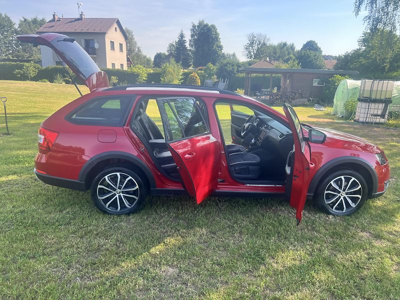 Škoda Octavia 2.0TDI 110KW,SCOUT,4x4,DSG,KůŽ - fotka 29 z 41
