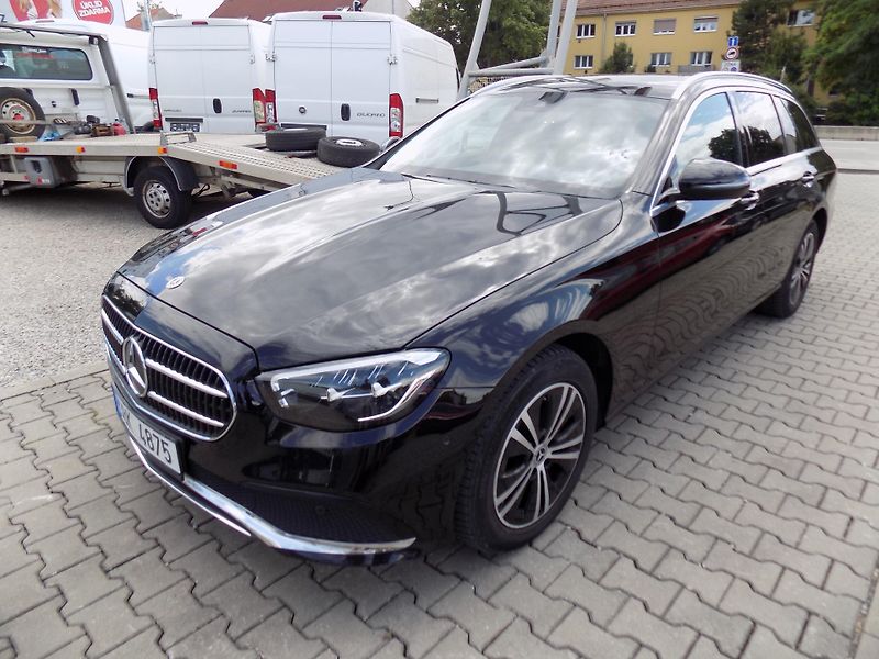 Mercedes-Benz Třídy E 220 D 4MATIC 143 KW TOP!!! - fotka 1 z 40