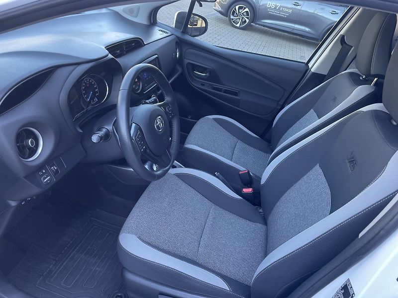 Toyota Yaris ACT. TREND Y20 1.5 VVT-i 82 kW - fotka 10 z 23