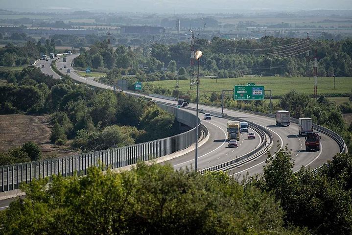 Dálniční síť v ČR má přes 1500 kilometrů.