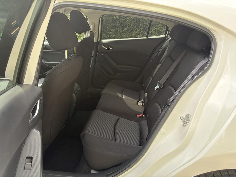 Mazda 3 2.0 Sports-Line - fotka 22 z 31