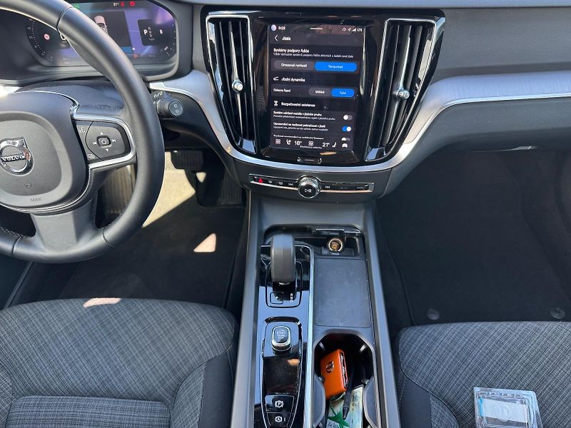 Volvo V60 (2022) CORE B3 MHEV 120kW CZ DPH - fotka 10 z 11