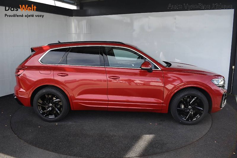 Volkswagen Touareg (2025) R-Line 3.0TDI 210kW,webasto,ta - fotka 7 z 32