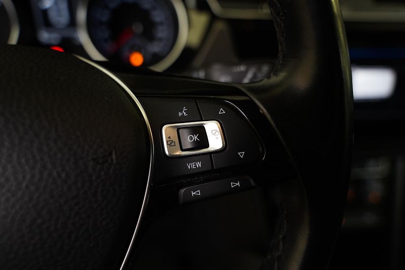 Volkswagen Touran - fotka 18 z 28