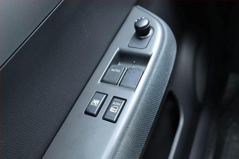 Suzuki Swift (2007) 1.3, Automat, Serv.kniha - fotka 16 z 19