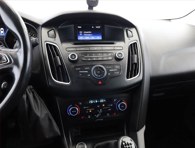 Ford Focus (2015) 1.5 TDCi, Serv.kniha - fotka 10 z 17