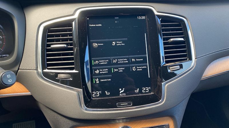 Volvo XC90 INSCRIPTION, B5 AWD, 173+10 kW - fotka 18 z 34