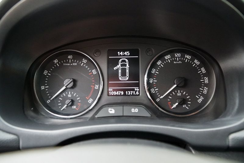 Škoda Fabia 1.2 TSI MONTECARLO - fotka 10 z 37