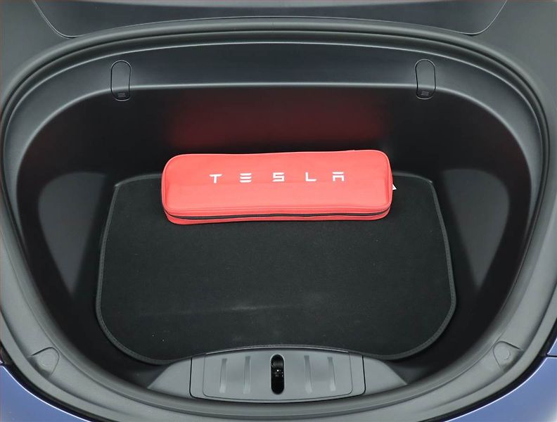 Tesla Model 3 (2019) Long Range 4WD 78kWh, SoH 81% - fotka 16 z 22