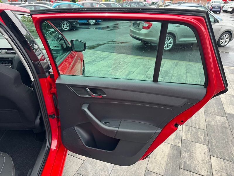 Škoda Rapid (2014) Spaceback 1.2 TSI StylePlus - fotka 26 z 31