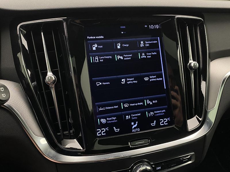 Volvo V60 T8 AWD RECHARGE R-DESIGN AUT - fotka 39 z 52