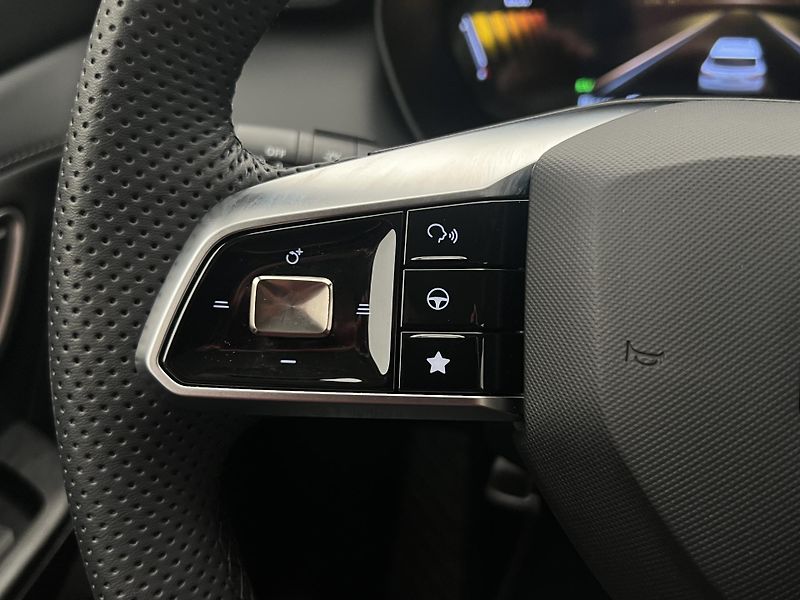 MG ZS HYBRID+ EXCLUSIVE 1.5 AUT - fotka 22 z 39