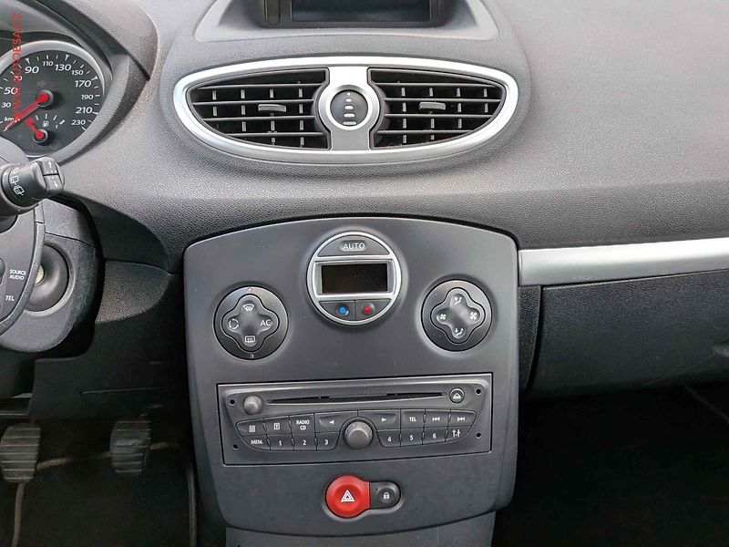 Renault Clio (2009) 1.2i, AAC - fotka 11 z 15