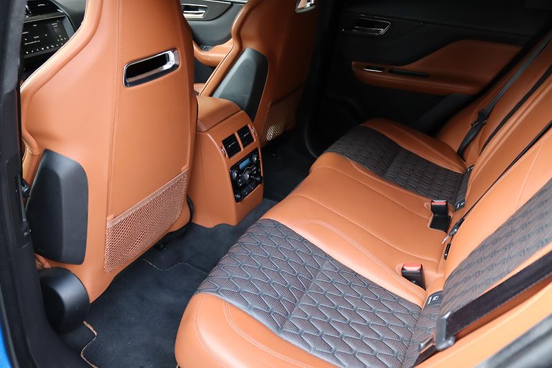 Jaguar F-Pace SVR 5.0 V8 AWD 405kW DPH - fotka 38 z 50