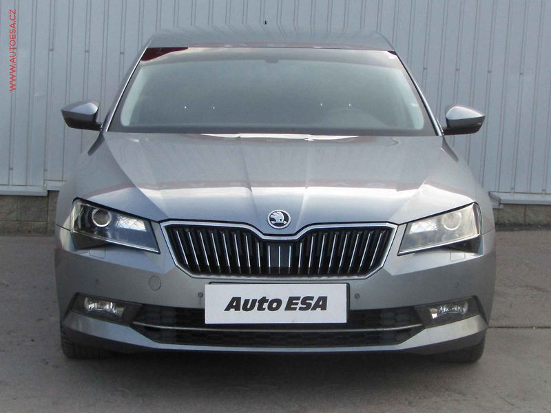 Škoda Superb (2016) 1.6 TDi, Ambition, DSG, navi - fotka 2 z 21