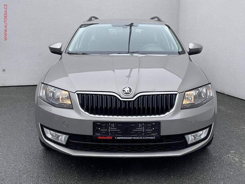 Škoda Octavia (2014) 2.0 TDi, Elegance, +kola - fotka 2 z 21