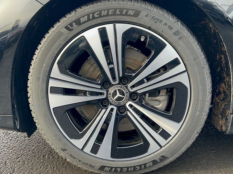 Mercedes-Benz CLA 250+ s technologií EQ - fotka 26 z 28