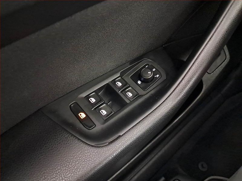 Volkswagen Passat (2017) 2.0 TDI, Automat, Navi - fotka 21 z 21