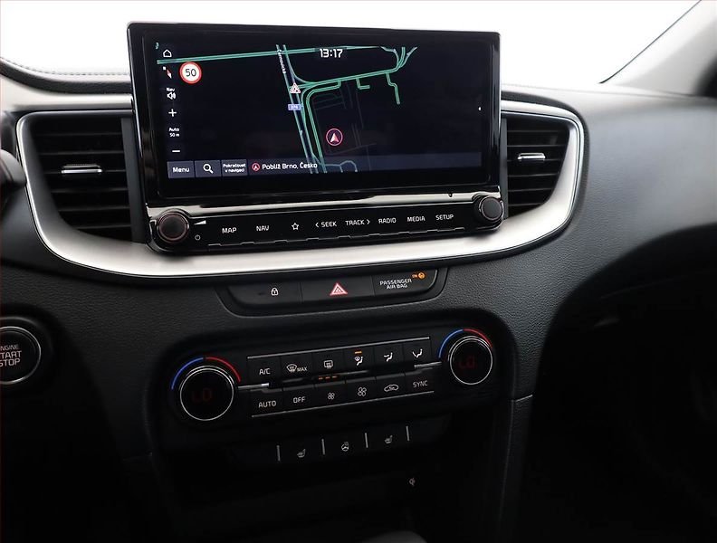 Kia Ceed (2025) 1.5 T-GDI - fotka 10 z 21
