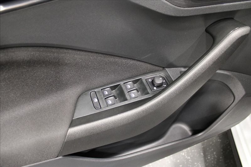 Škoda Kamiq 1,5 TSI 110kw MC 1.maj CZ - fotka 13 z 32