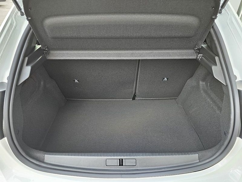 Peugeot 208 (2026) BUSINESS 1.2 TURBO 100k MAN6 - fotka 7 z 20