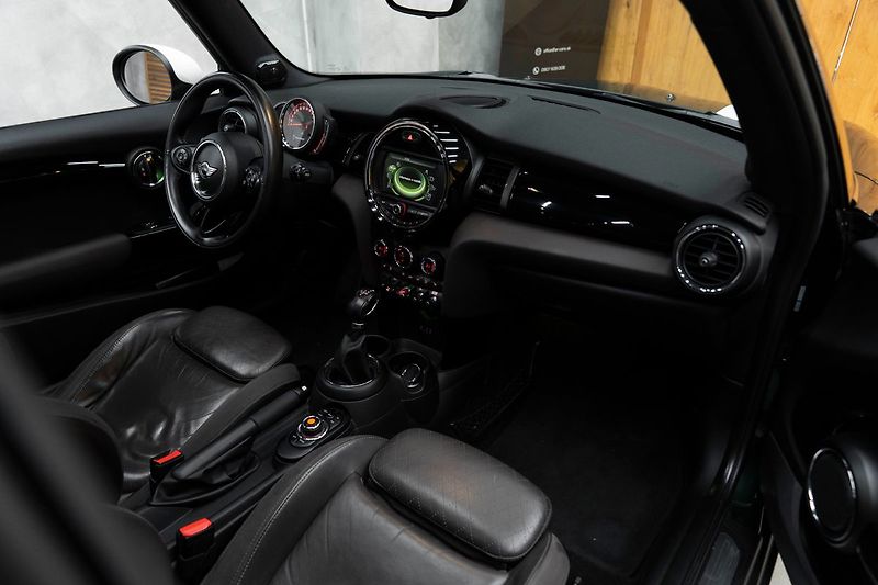 Mini Cooper S - fotka 14 z 20