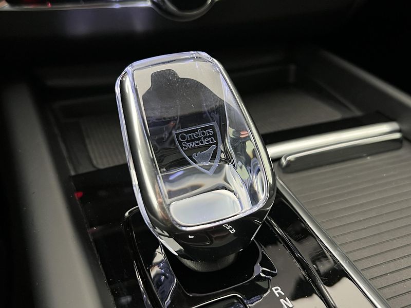 Volvo XC60 T6 AWD BLACK EDITION RESKIN - fotka 18 z 50