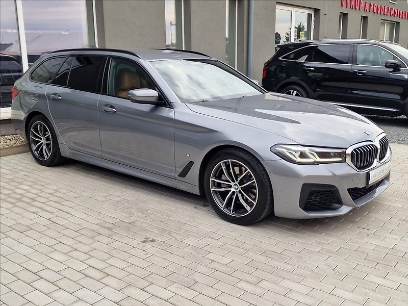 BMW Řada 5 520d Xdrive M-Sport ČR,1.Maj. - fotka 2 z 50