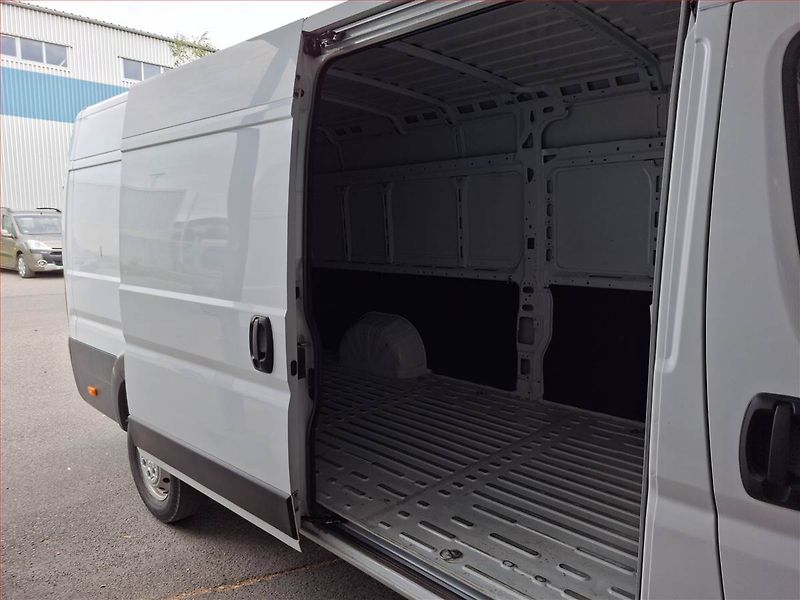 Peugeot Boxer (2023) 2.2 BlueHDi, Maxi, 14m3, 1.0t - fotka 13 z 16