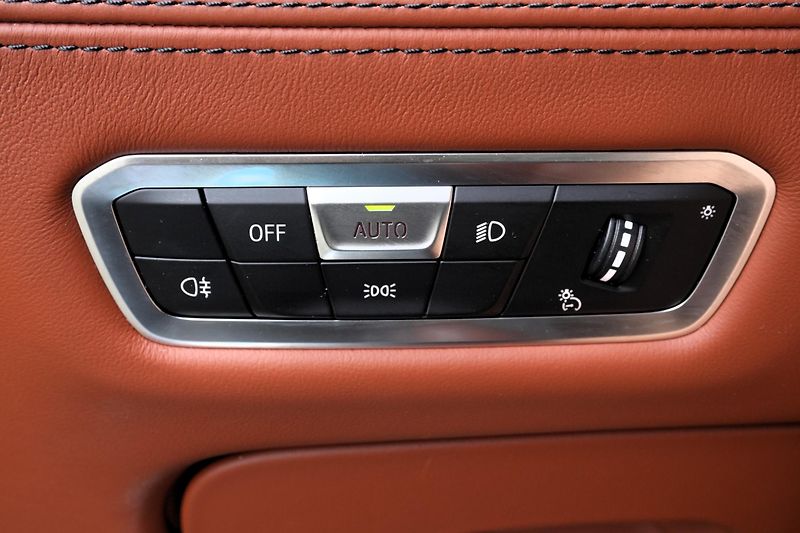 BMW X6 40i xDrive, ČR, Masáž, Webasto - fotka 31 z 44