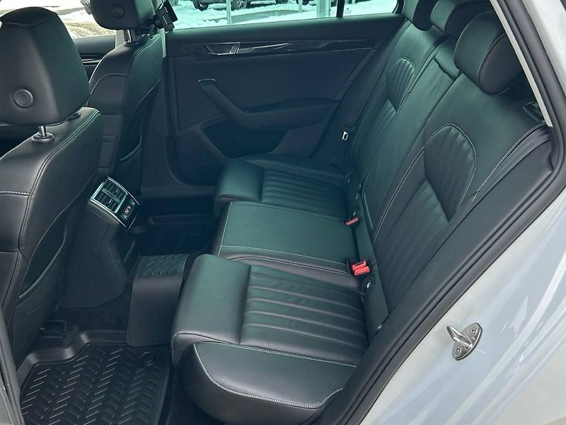 Škoda Superb (2022) kombi 2.0 TDI 7DSG L&K - fotka 27 z 35