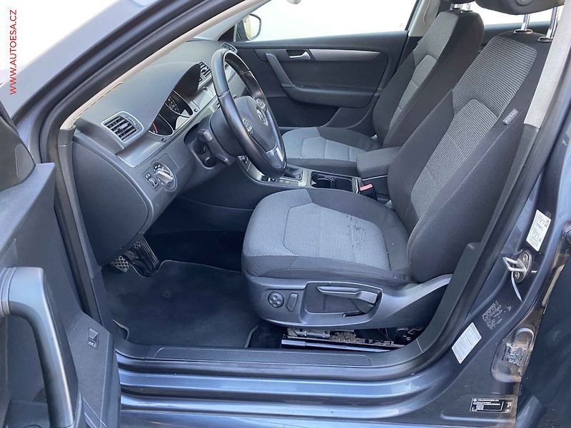 Volkswagen Passat (2013) 1.6 TDi, Comfortline, navi - fotka 9 z 18