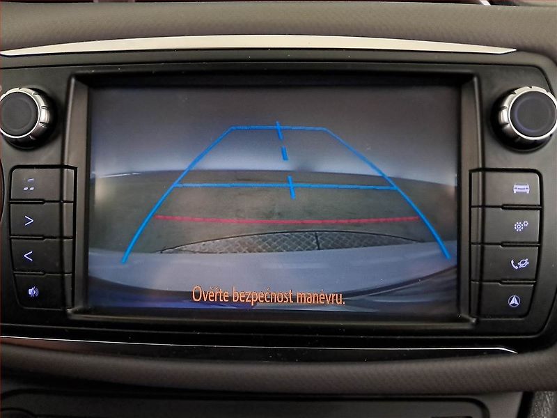 Toyota Yaris (2015) 1.5 Hybrid, Automat - fotka 17 z 19