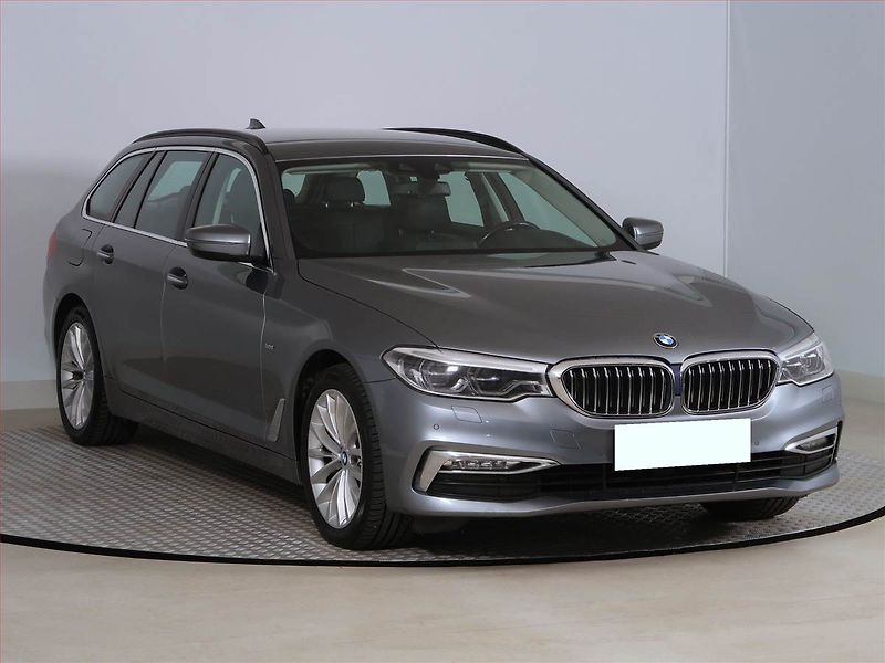 BMW Řada 5 (2017) Luxury Line 520d xDrive, 4X4 - fotografie inzerátu