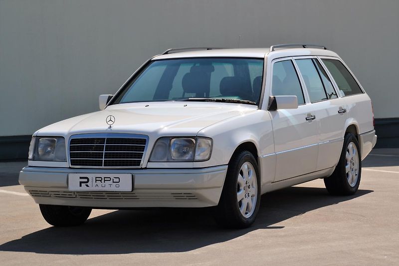 Mercedes-Benz 124 W124 E 200 / AUTOMAT - fotografie inzerátu