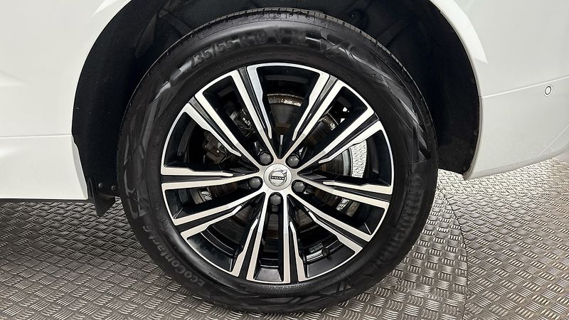 Volvo XC60 2.0 T6 AUT AWD Recharge Inscri - fotka 19 z 33