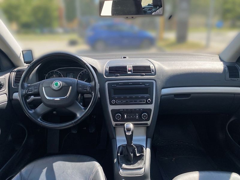 Škoda Octavia (2011) 1.4 TSI 90kw, Elegance, NOVÁ S - fotka 14 z 17