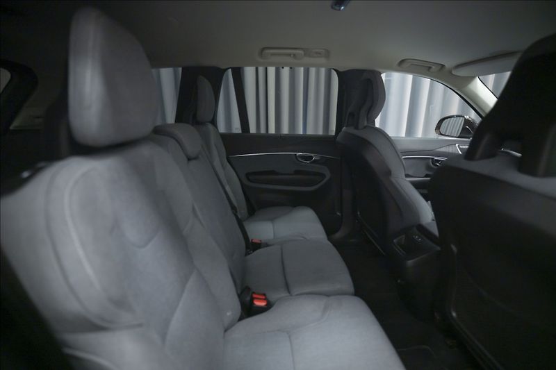 Volvo XC90 2,0 B5 AWD INSCRIPTION 7 MÍST - fotka 11 z 47