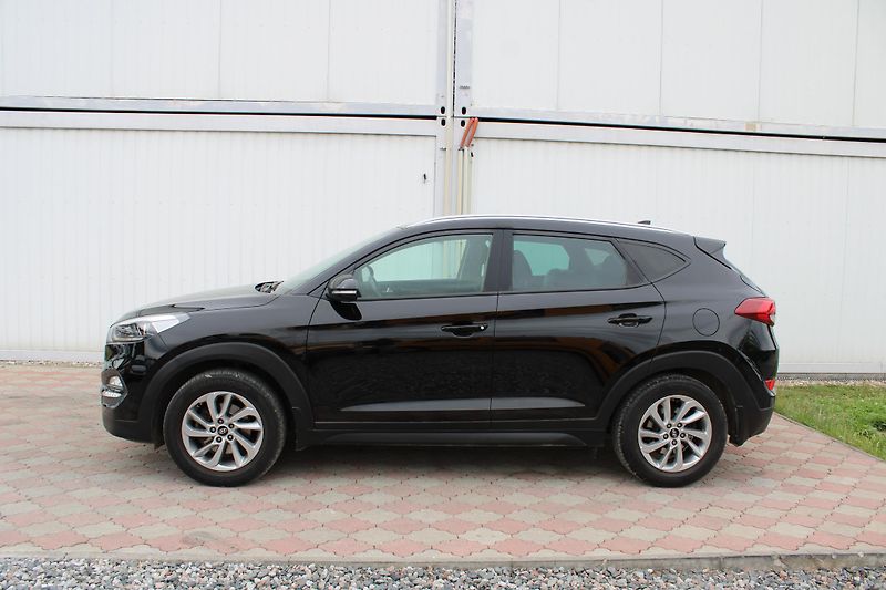 Hyundai Tucson 1,7 CRDi 104 kw - fotka 6 z 22