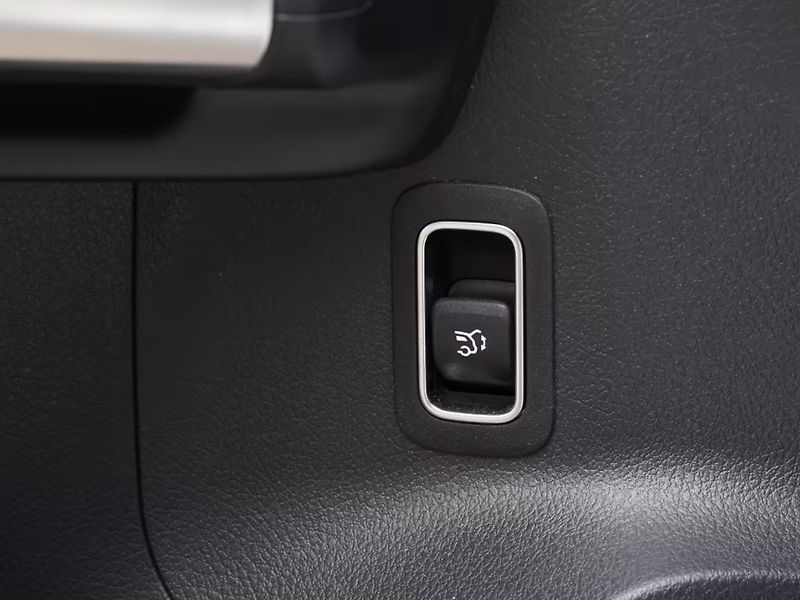 Mercedes-Benz EQA 300 4M Progressive Kam LED Nav - fotka 16 z 16