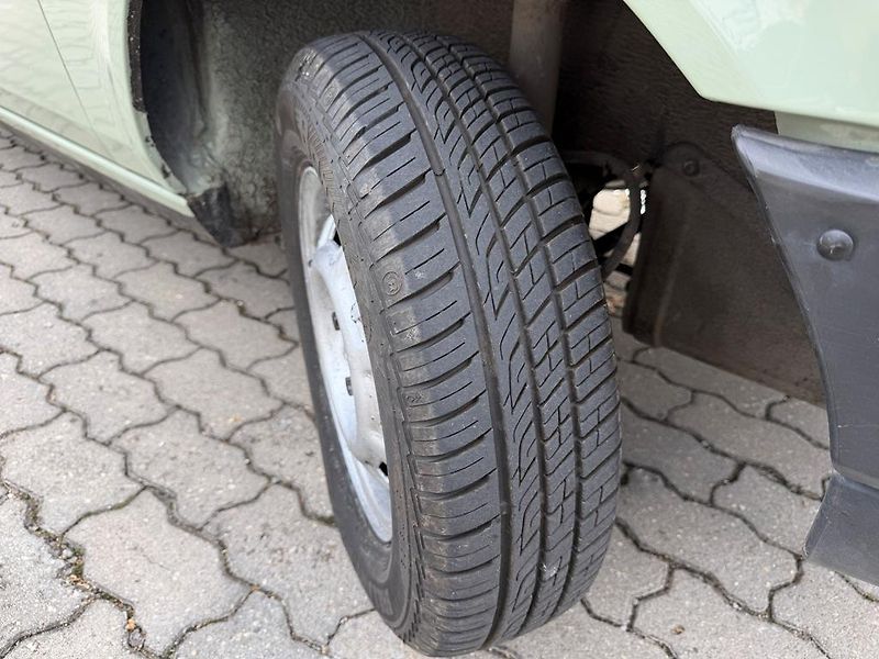Škoda Favorit 1.3 46 kW 136 L - fotka 15 z 16