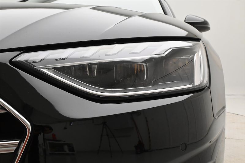 Audi A4 2,0 40TDI 150 kW S-Tronic Záru - fotka 32 z 34