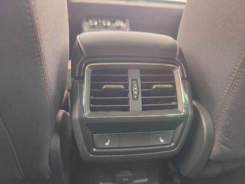 Škoda Karoq 2.0 TDI/140kW Style DSG 4x4 - fotka 13 z 36